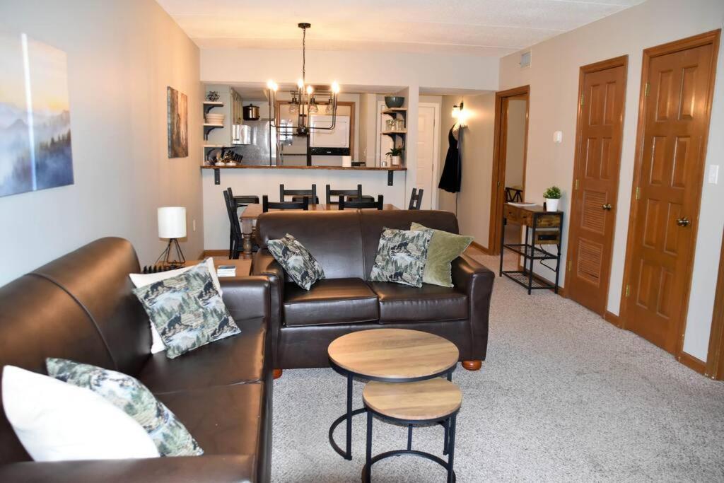 Cozy Mountain Getaway! Mountain Views! 2 Bed, 2 Bath, Sleeps 6 Gatlinburg Exterior foto