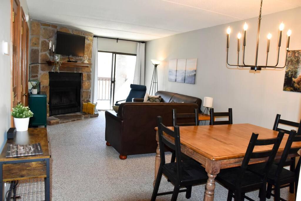 Cozy Mountain Getaway! Mountain Views! 2 Bed, 2 Bath, Sleeps 6 Gatlinburg Exterior foto