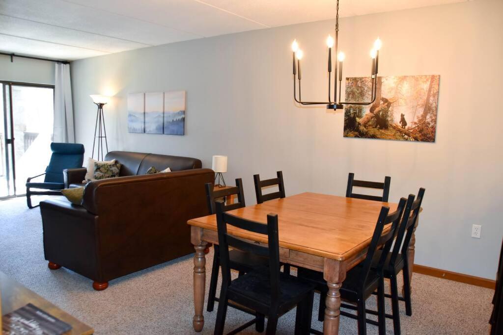 Cozy Mountain Getaway! Mountain Views! 2 Bed, 2 Bath, Sleeps 6 Gatlinburg Exterior foto