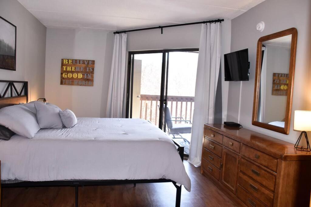 Cozy Mountain Getaway! Mountain Views! 2 Bed, 2 Bath, Sleeps 6 Gatlinburg Exterior foto