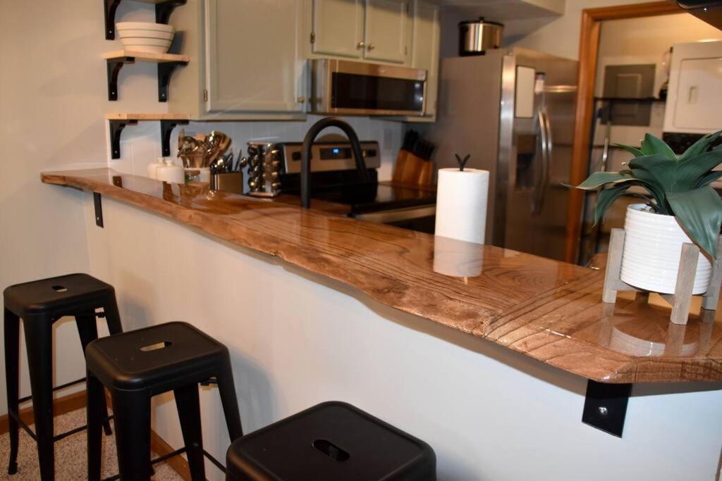 Cozy Mountain Getaway! Mountain Views! 2 Bed, 2 Bath, Sleeps 6 Gatlinburg Exterior foto