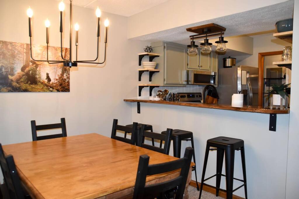 Cozy Mountain Getaway! Mountain Views! 2 Bed, 2 Bath, Sleeps 6 Gatlinburg Exterior foto