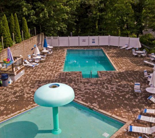 Cozy Mountain Getaway! Mountain Views! 2 Bed, 2 Bath, Sleeps 6 Gatlinburg Exterior foto